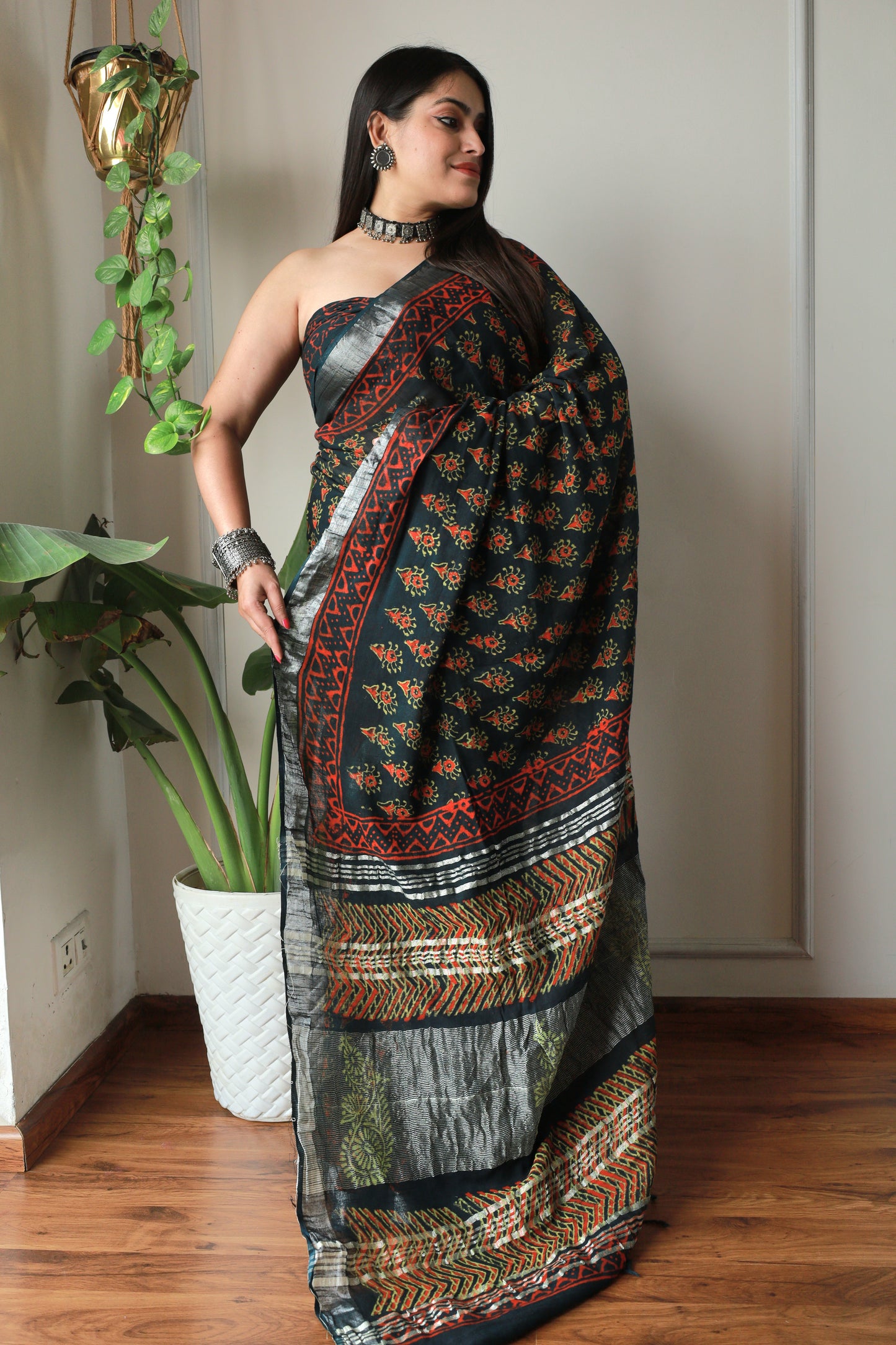 Printed Linen Saree With Blouse