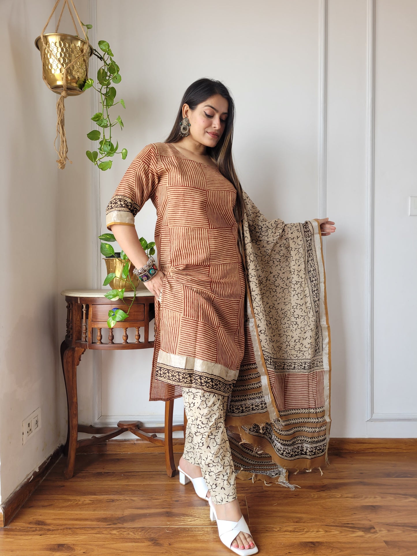 Fastival wear linen stitch suit set