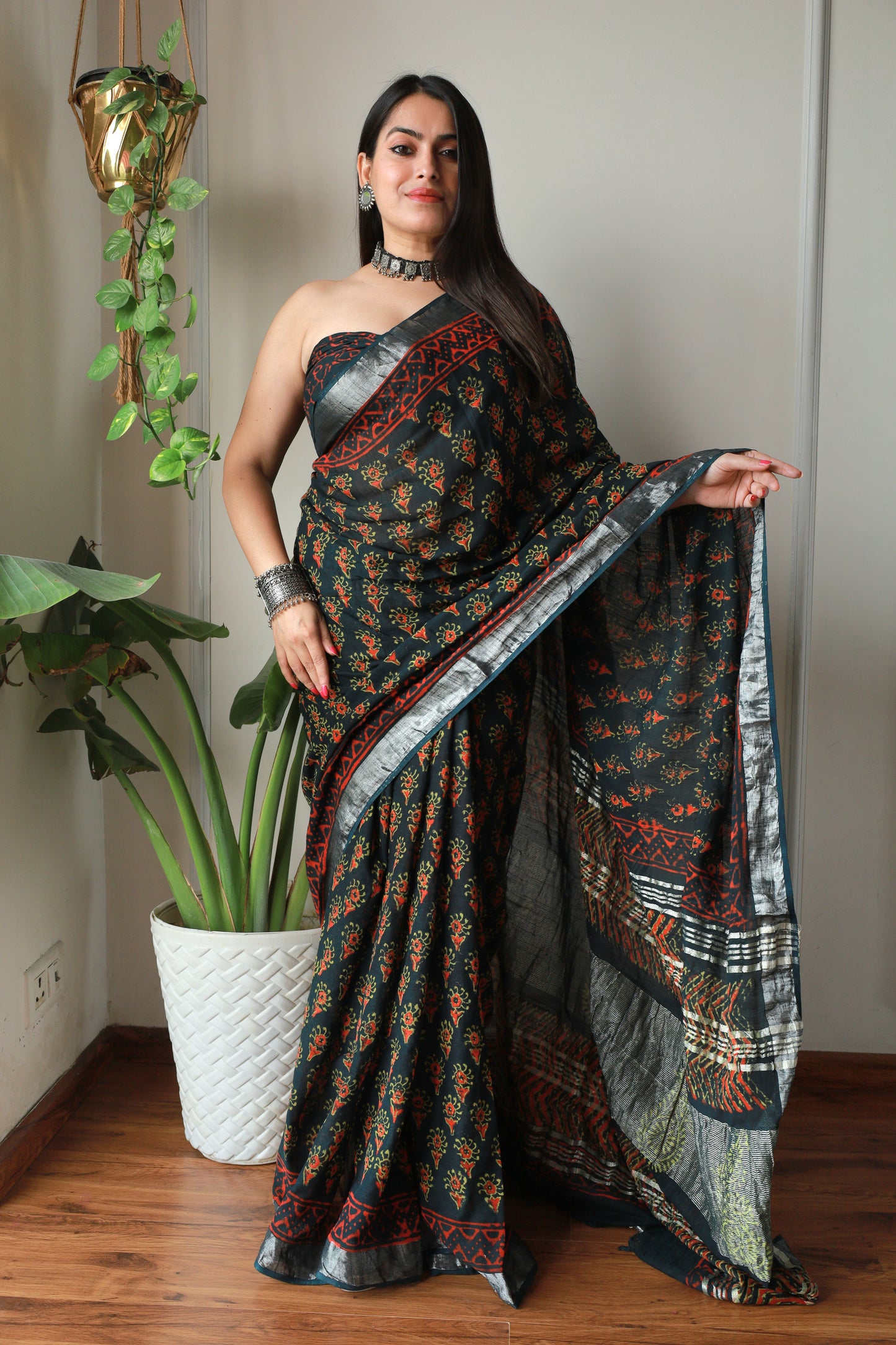 Printed Linen Saree With Blouse