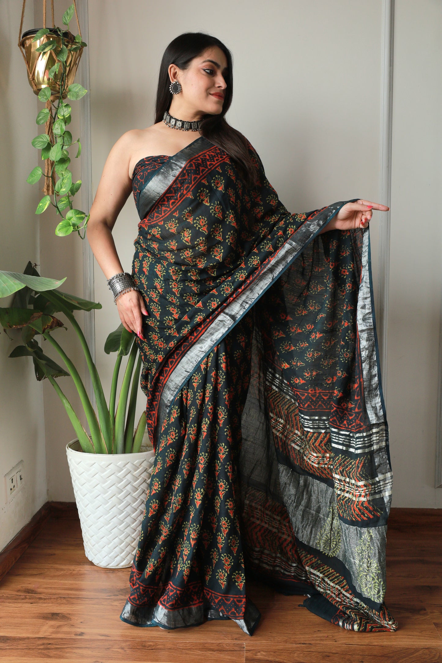 Printed Linen Saree With Blouse