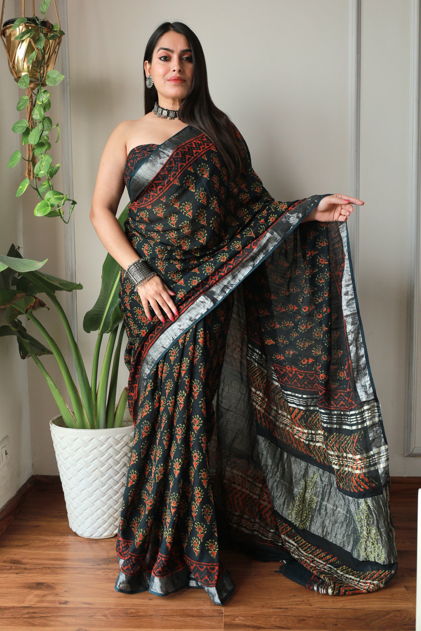 Printed Linen Saree With Blouse