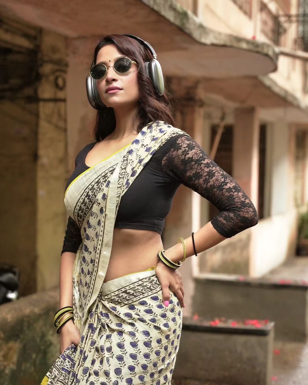 Party Wear Printed Lilen sarees with blouse